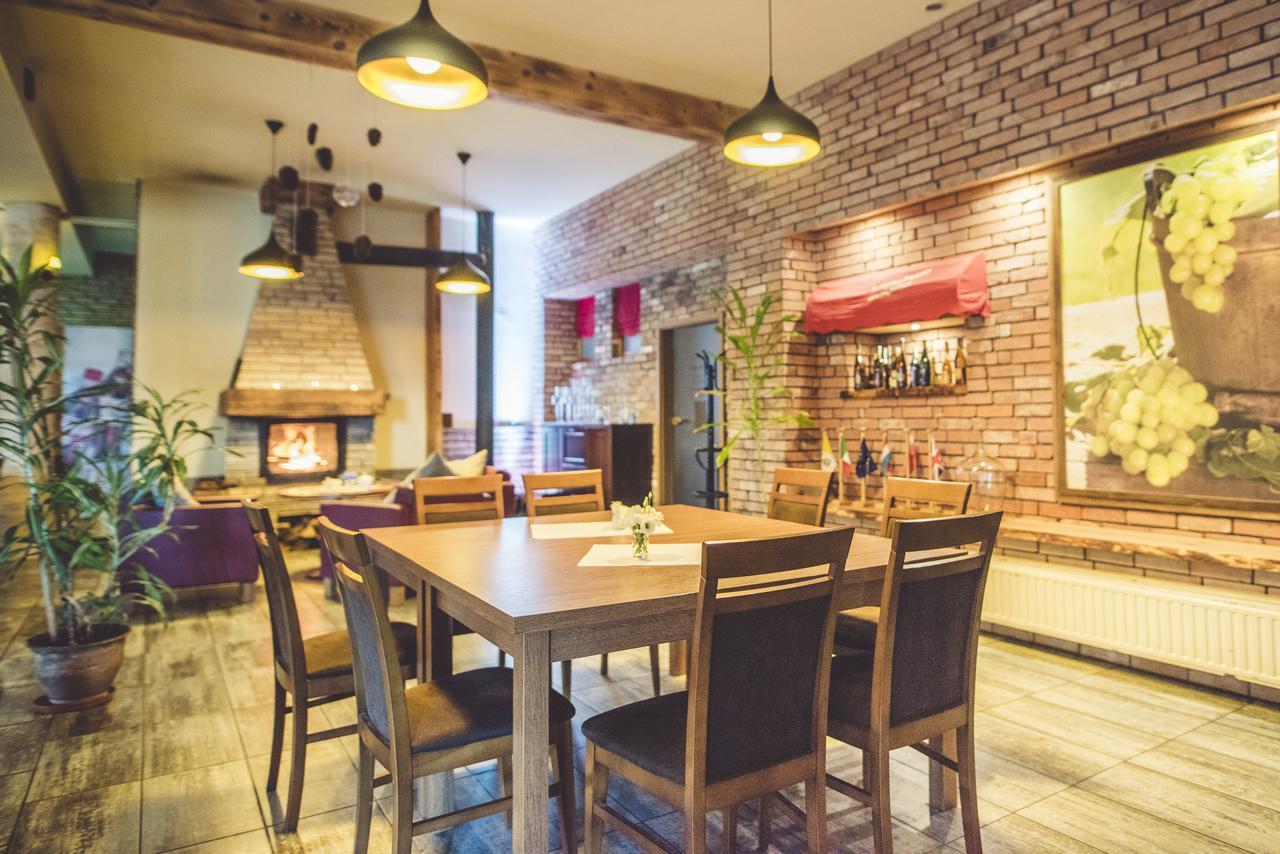Hotel Odejewscy Chojnice Bagian luar foto